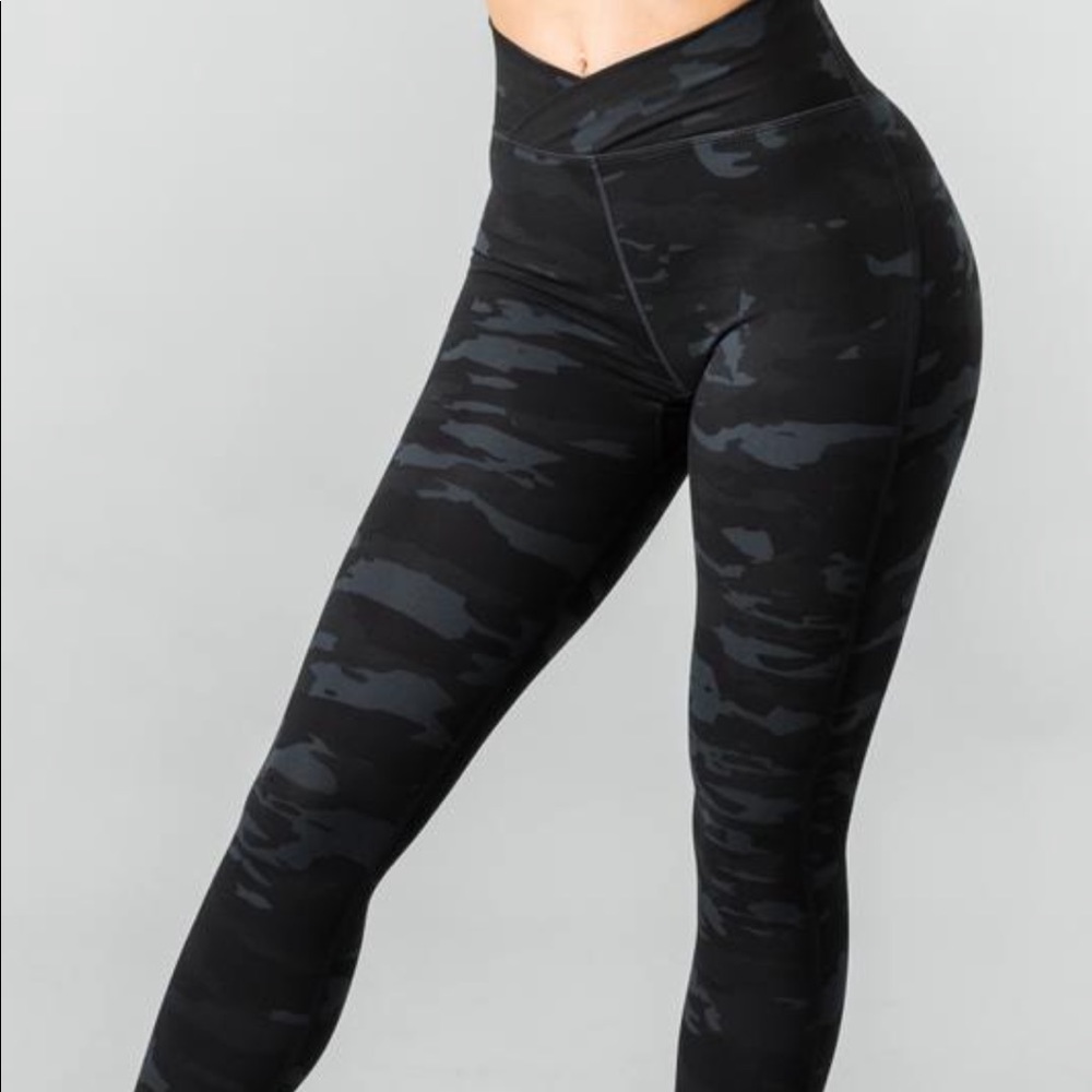 ISO Alphalate Surface Path Leggings